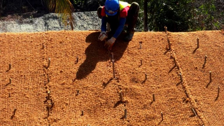 Cocomesh untuk mitigasi erosi lahan pertanian