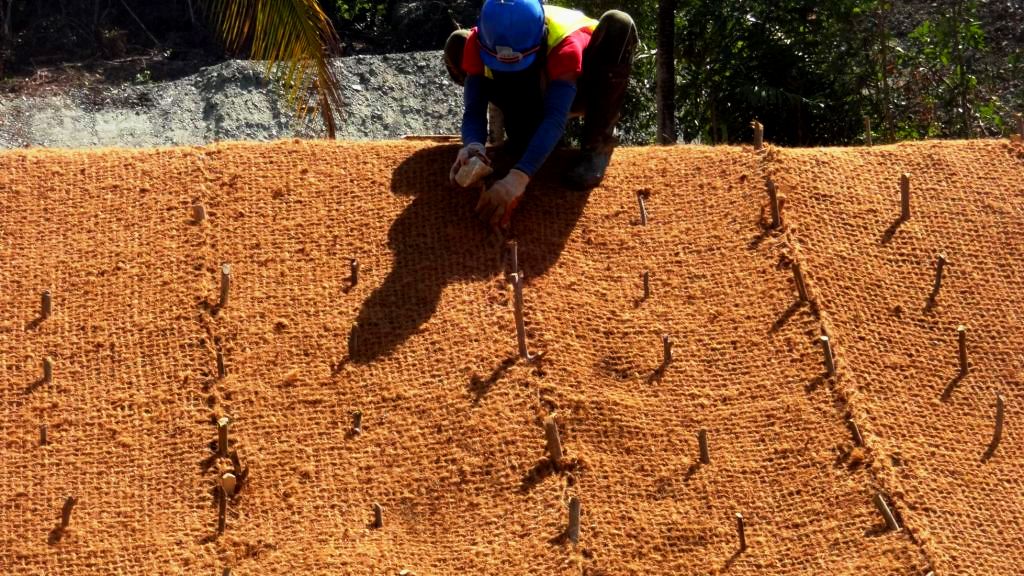 Cocomesh untuk mitigasi erosi lahan pertanian