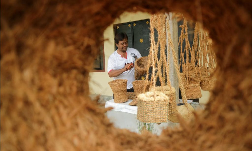 cocomesh anyaman kelapa